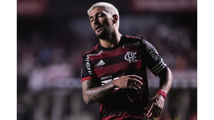 Foto: (Ettore Chiereguini/AGIF) - Arrascaeta foi convocado pela Seleção Uruguaia e desfalca o Flamengo no Brasileirão