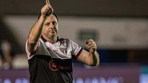 GO - Goiania - 01/09/2022 - COPA SUL-AMERICANA 2022 - ATLETICO-GO X SAO PAULO - Rogerio Ceni tecnico do Sao Paulo durante partida contra o Atletico-GO no estadio Serra Dourada pelo campeonato Copa Sul-Americana 2022. Foto: Isabela Azine/AGIF