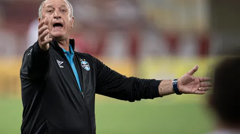 Foto: (Jorge Rodrigues/AGIF) – Felipão, ex-técnico do Grêmio, foi visto reagindo à notícia do retorno de Renato Gaúcho