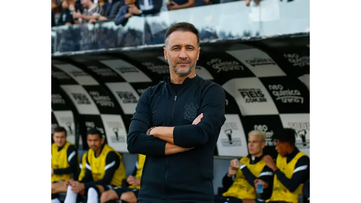 Foto: (Ricardo Moreira/Getty Images) - Vítor Pereira ganhou duas peças vindas do departamento médico no Corinthians