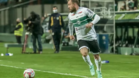 Robson Mafra/AGIF- Willian Farias, volante do Coritiba