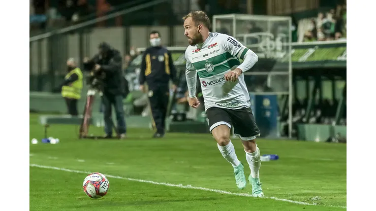 Robson Mafra/AGIF- Willian Farias, volante do Coritiba