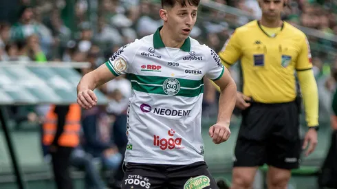 Foto: (Robson Mafra/AGIF) – Sem espaço no Coritiba, Matías Galarza foi elogiado no Paraguai