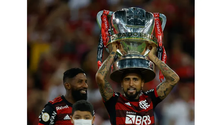 Foto: (Wagner Meier/Getty Images) - Vidal não poupou elogios a Rodinei, pedindo o lateral do Flamengo na Copa do Mundo no Catar