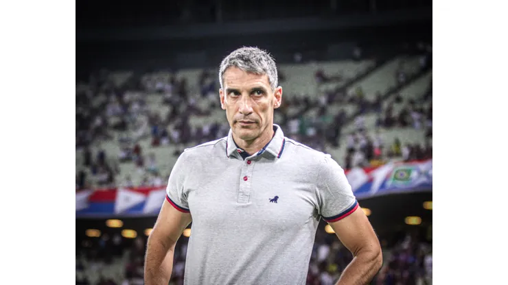 Foto: Lucas Emanuel/AGIF - Vojvoda 'rouba a cena' na torcida do Fortaleza
