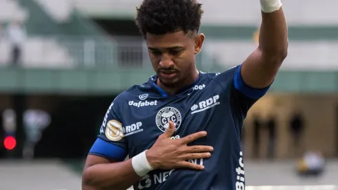 Foto: (Robson Mafra/AGIF) – Warley foi criticado pela torcida do Coritiba nesta quinta (27)