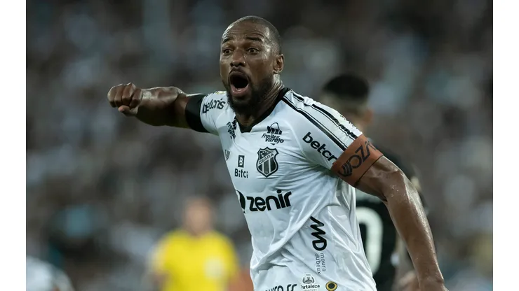 Foto: (Jorge Rodrigues/AGIF) - Luiz Otávio foi escolhido como 'vilão' da derrota do Ceará para o Internacional nesta quarta (26)