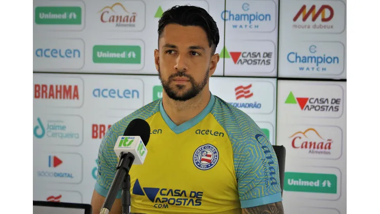 Foto: (Rafael Machaddo/EC Bahia) - Mateus Claus concedeu entrevista coletiva no Bahia nesta quarta (26)
