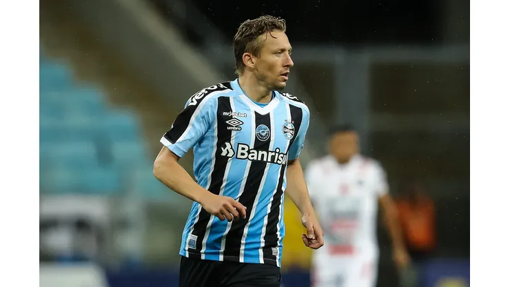 Foto: (Pedro H. Tesch/AGIF) - Lucas Leiva pretende pendurar as chuteiras no Grêmio