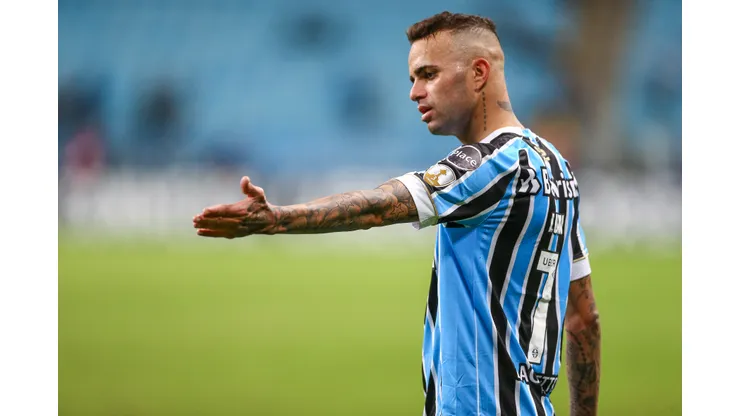 PORTO ALEGRE, BRAZIL - MAY 23: Luan of Gremio during the match between Gremio and Defensor, part of Copa Bridgestone Libertadores 2018, at Arena do Gremio on May 23, 2018, in Porto Alegre, Brazil. (Photo by Lucas Uebel/Getty Images)