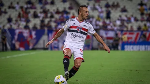 Foto: Lucas Emanuel/AGIF – Rafinha vem se destacando em nova função no São Paulo