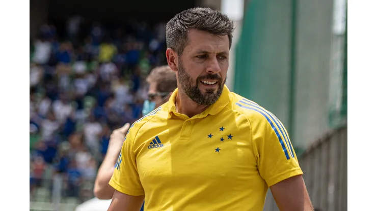 Foto: (Alessandra Torres/AGIF) - Paulo Pezzolano lembra com carinho da final do Mineiro entre Cruzeiro e Atlético-MG