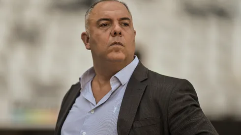 Foto: (Thiago Ribeiro/AGIF) – O braço direito de Marcos Braz, vice-presidente de futebol do Flamengo, se pronunciou nas redes sociais após uma polêmica