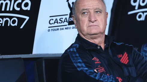 Foto: (Ettore Chiereguini/AGIF) – Felipão garantiu que a ansiedade não está atrapalhando o Athletico antes da final da Libertadores