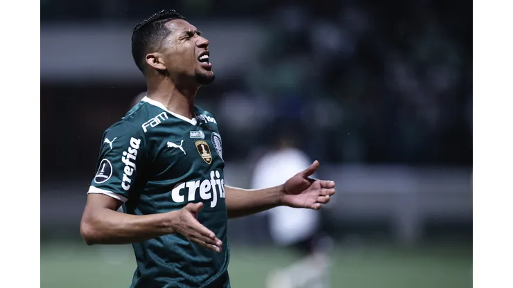 Foto: (Ettore Chiereguini/AGIF) - Rony não gostou de ter ficado de fora do clássico entre Palmeiras e São Paulo