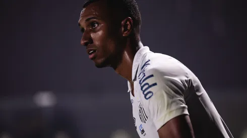 Foto: (Ettore Chiereguini/AGIF) – Lucas Braga deve ser um dos titulares do Santos para o clássico contra o Corinthians