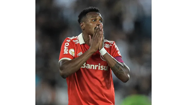Foto: Thiago Ribeiro/AGIF - Mano Menezes manda a real sobre momento de Edenilson no Inter