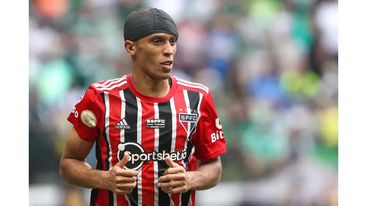 Foto: Marcello Zambrana/AGIF - DM divulga situação de Miranda no São Paulo