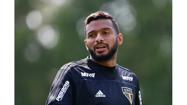 Foto: Marcello Zambrana/AGIF- Companheiro do lateral deve deixar o time