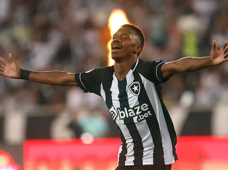 Jeffinho 'chega com tudo' no profissional do Botafogo e campeão brasileiro rasga elogios para a joia