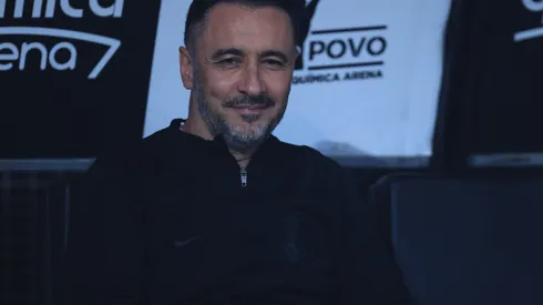 Foto: (Ettore Chiereguini/AGIF) – Vítor Pereira, técnico do Corinthians, esquentou o clima de rivalidade com o Flamengo antes da decisão da Copa do Brasil