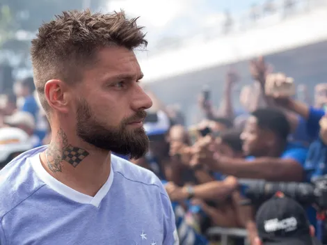 Torcida fica 'pistola' e manda a real para Sóbis após polêmica no Cruzeiro