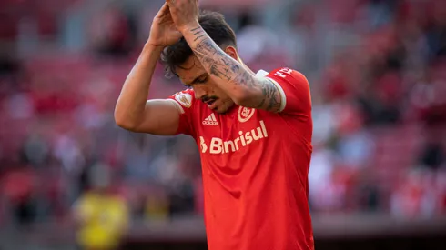 Foto: (Maxi Franzoi/AGIF) – Maurício é desfalque certo do Internacional nos próximos jogos do Brasileirão