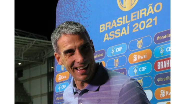 Foto: (Fernando Moreno/AGIF) - Vojvoda apontou a versatilidade de um de seus titulares no Fortaleza como trunfo neste Brasileirão
