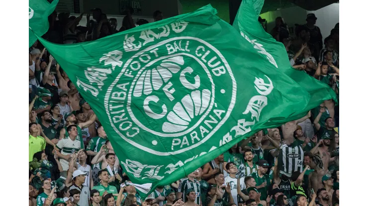 Foto: (Robson Mafra/AGIF) - O Coritiba precisa melhorar seu desempenho fora de casa para ter maiores chances de evitar o rebaixamento no Brasileirão