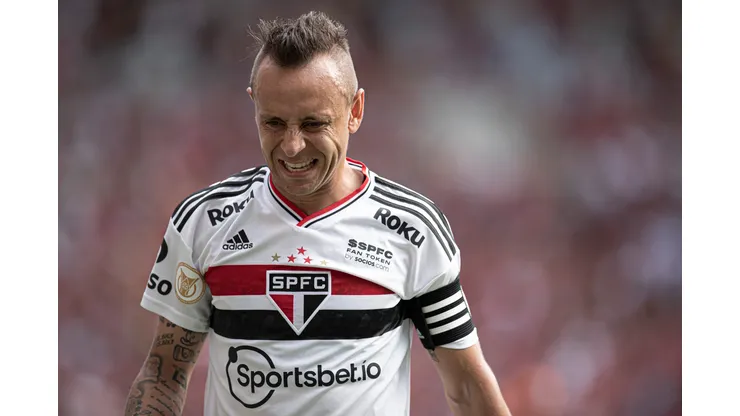RJ - Rio de Janeiro - 17/04/2022 - BRASILEIRO A 2022, FLAMENGO X SAO PAULO - Rafinha jogador do Sao Paulo durante partida contra o Flamengo no estadio Maracana pelo campeonato Brasileiro A 2022. Foto: Jorge Rodrigues/AGIF
