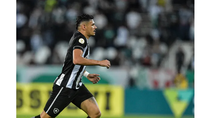 Thiago Ribeiro/AGIF- Tiquinho Soares, atacante do Botafogo