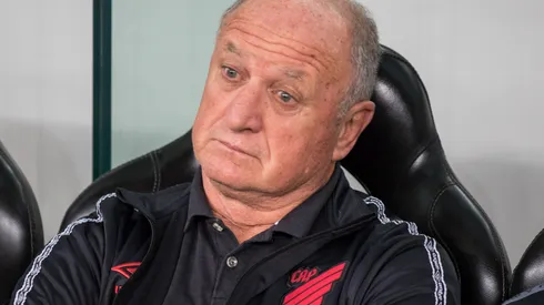 Foto: (Robson Mafra/AGIF) – Felipão, do Athletico-PR, rasgou elogios ao Fortaleza