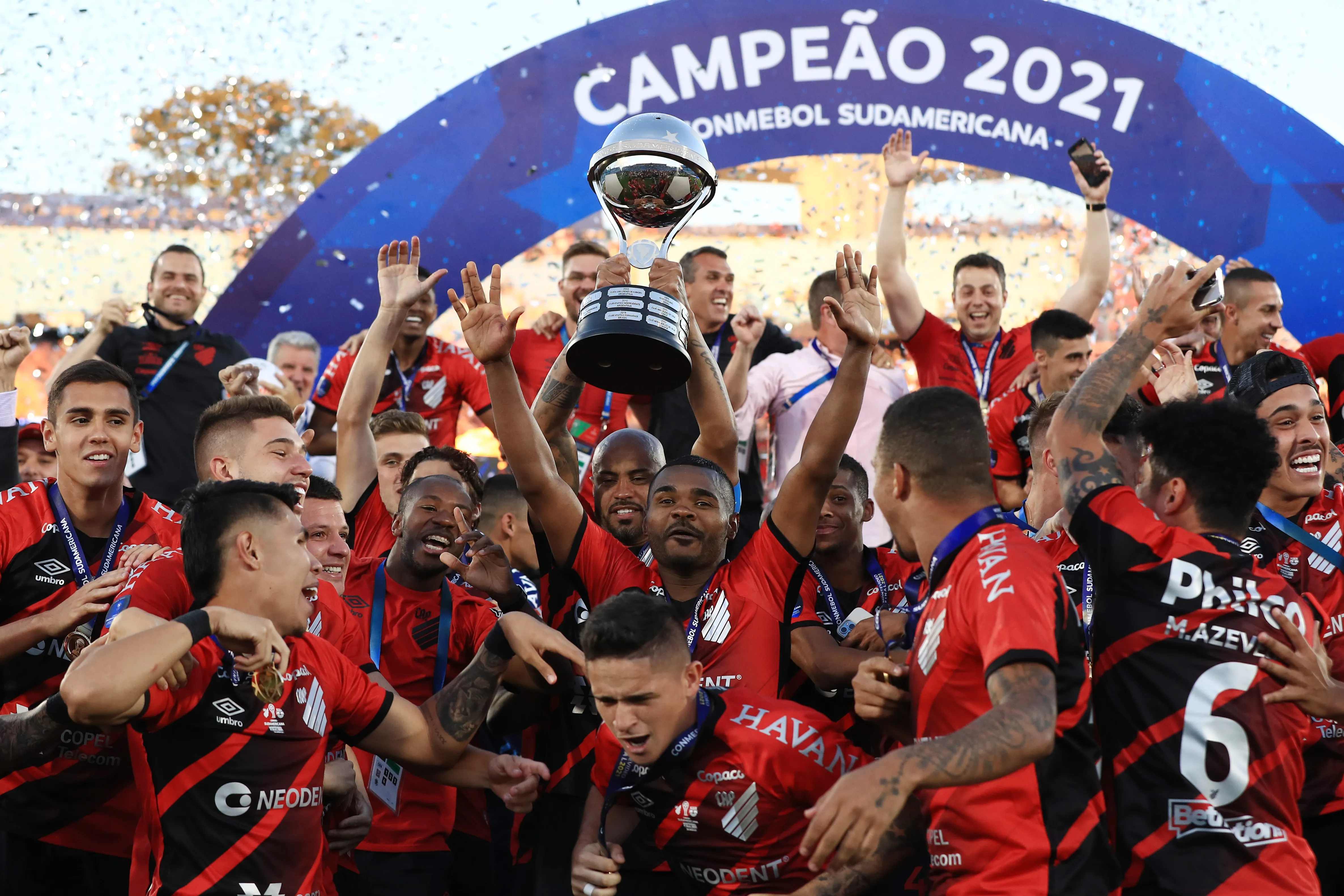 Athletico comemorando o título de 2021 – (Foto: Buda Mendes/Getty Images)