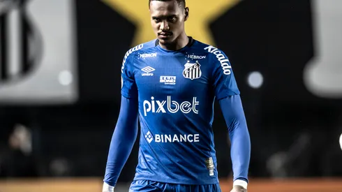 Foto: (Ivan Storti/Santos FC) – John tem chamado a atenção do mercado no Santos