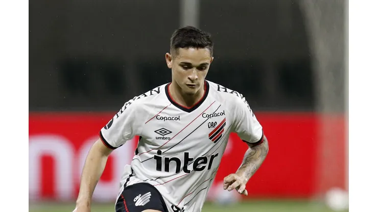 Photo by Ricardo Moreira/Getty Images - Vasco tem interesse em Khellven, do Athletico