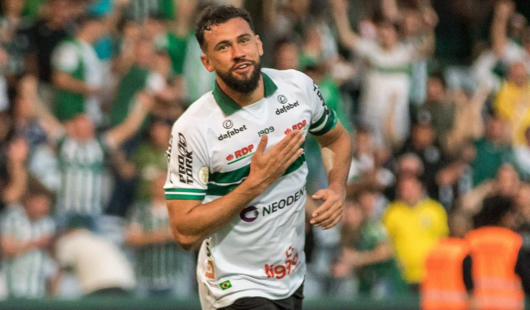 Foto: (Robson Mafra/AGIF) - Luciano Castán está de saída do Coritiba, que busca um substituto no mercado