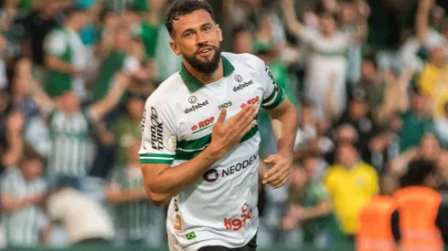 Foto: (Robson Mafra/AGIF) – Luciano Castán está de saída do Coritiba, que busca um substituto no mercado