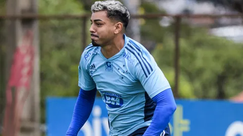 Foto: (Gustavo Aleixo/Cruzeiro) – Matheus Bidu não defenderá a camisa do Cruzeiro em 2023