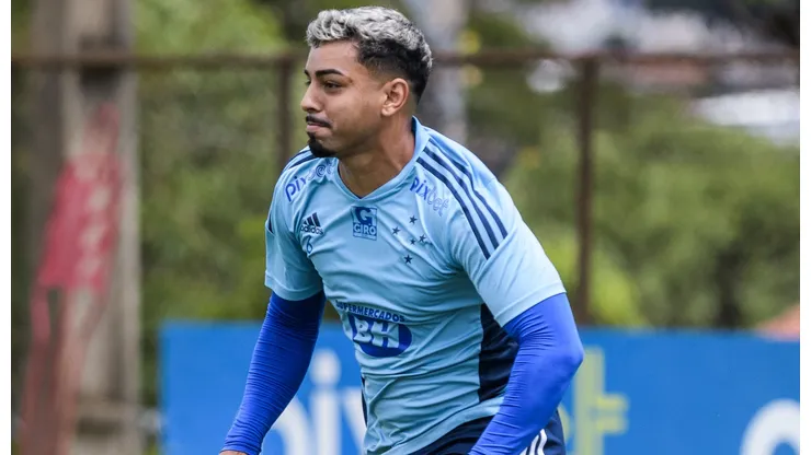 Foto: (Gustavo Aleixo/Cruzeiro) - Matheus Bidu não defenderá a camisa do Cruzeiro em 2023