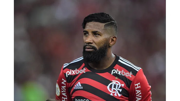 Foto: (Thiago Ribeiro/AGIF) - Rodinei, que está de saída do Flamengo, é um dos alvos do Grêmio no mercado