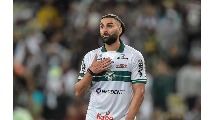 Foto: (Thiago Ribeiro/AGIF) - Léo Gamalho, ex-Coritiba, teve seu nome especulado no Ceará