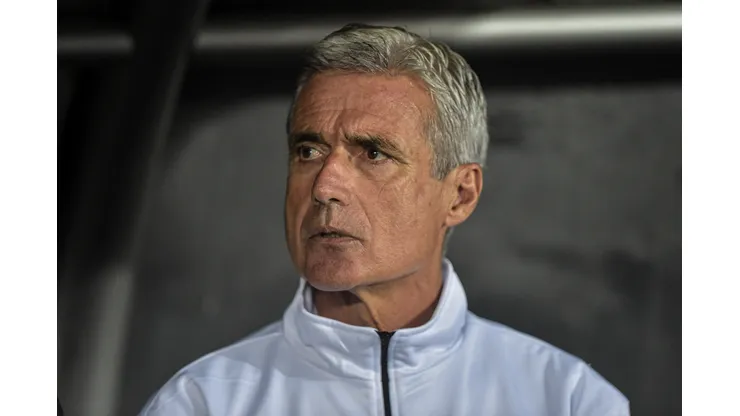 Thiago Ribeiro/AGIF- Luís Castro, técnico do Botafogo