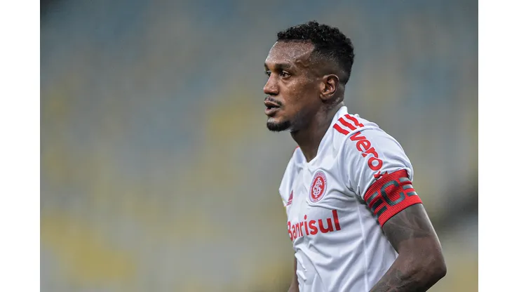 Foto: Thiago Ribeiro/AGIF - Edenilson deve deixar o Internacional