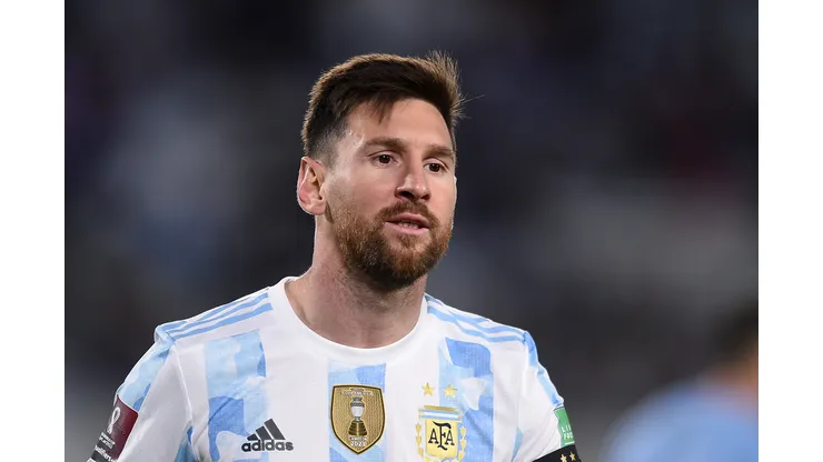 (Photo by Marcelo Endelli/Getty Images)- Lionel Messi