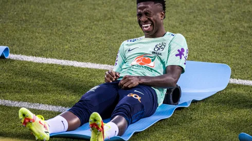 Foto: (Pedro Martins/AGIF) – Vini Jr. deve ser um dos 11 titulares da Seleção Brasileira para a estreia na Copa do Mundo