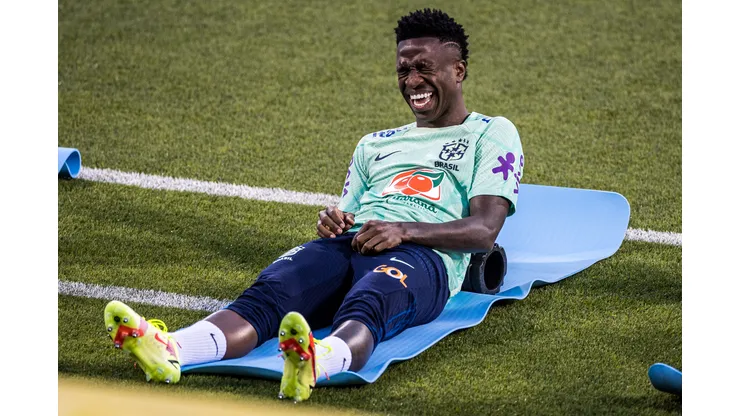 Foto: (Pedro Martins/AGIF) - Vini Jr. deve ser um dos 11 titulares da Seleção Brasileira para a estreia na Copa do Mundo