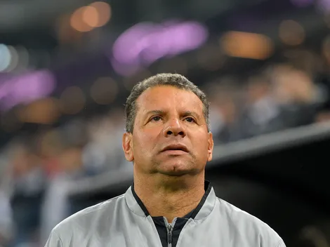 Celso Roth entra em cena no Vasco e tenta levar meio-campista ao Juventude