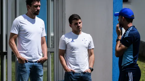 Foto: (Gustavo Aleixo/Cruzeiro) – Paulo André, à esquerda, falou sobre as movimentações do Cruzeiro nos bastidores pensando no retorno à Série A em 2023