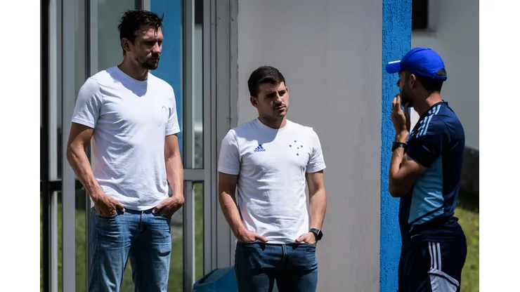 Foto: (Gustavo Aleixo/Cruzeiro) - Paulo André, à esquerda, falou sobre as movimentações do Cruzeiro nos bastidores pensando no retorno à Série A em 2023
