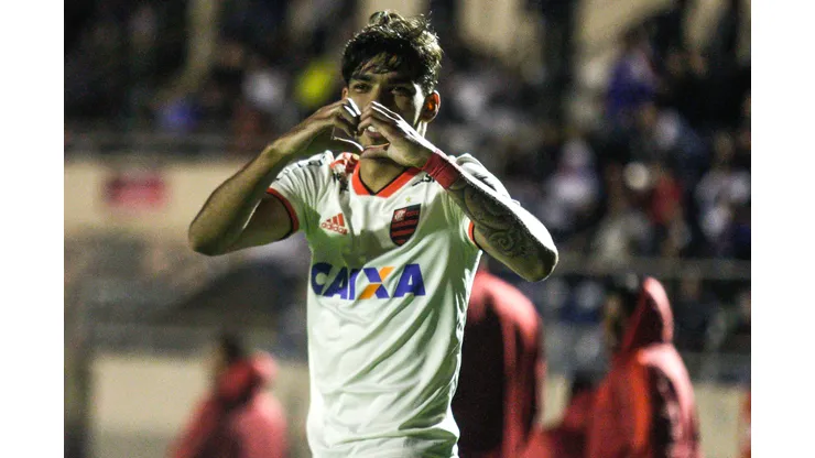 Foto: (Gabriel Machado/AGIF) - Lucas Paquetá segue acompanhando o Flamengo mesmo jogando na Inglaterra